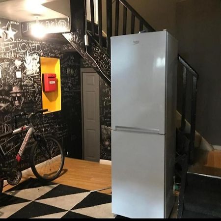 Single Room With Underbed 8 Лондон Экстерьер фото