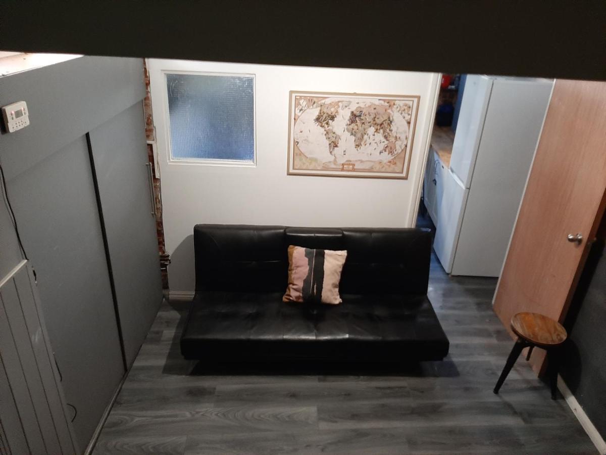 Single Room With Underbed 8 Лондон Экстерьер фото