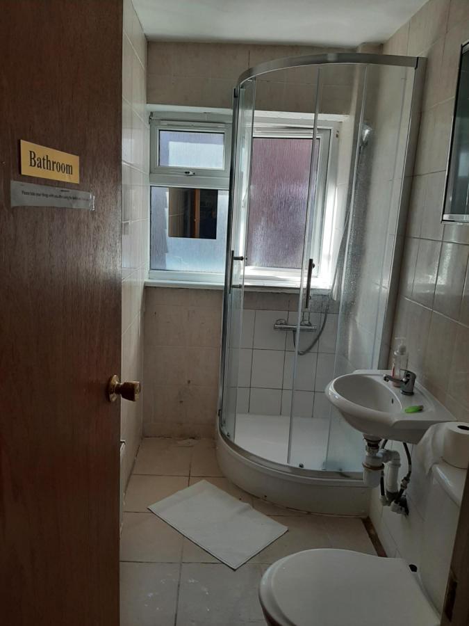 Single Room With Underbed 8 Лондон Экстерьер фото